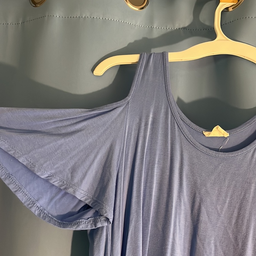 Light Blue Top - Picture 2 of 3